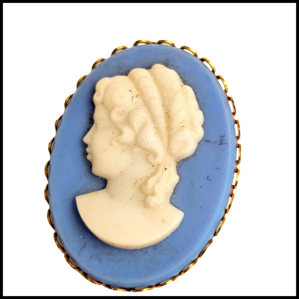 Vintage Powder Blue White Gold Tone Cameo Pin Brooch